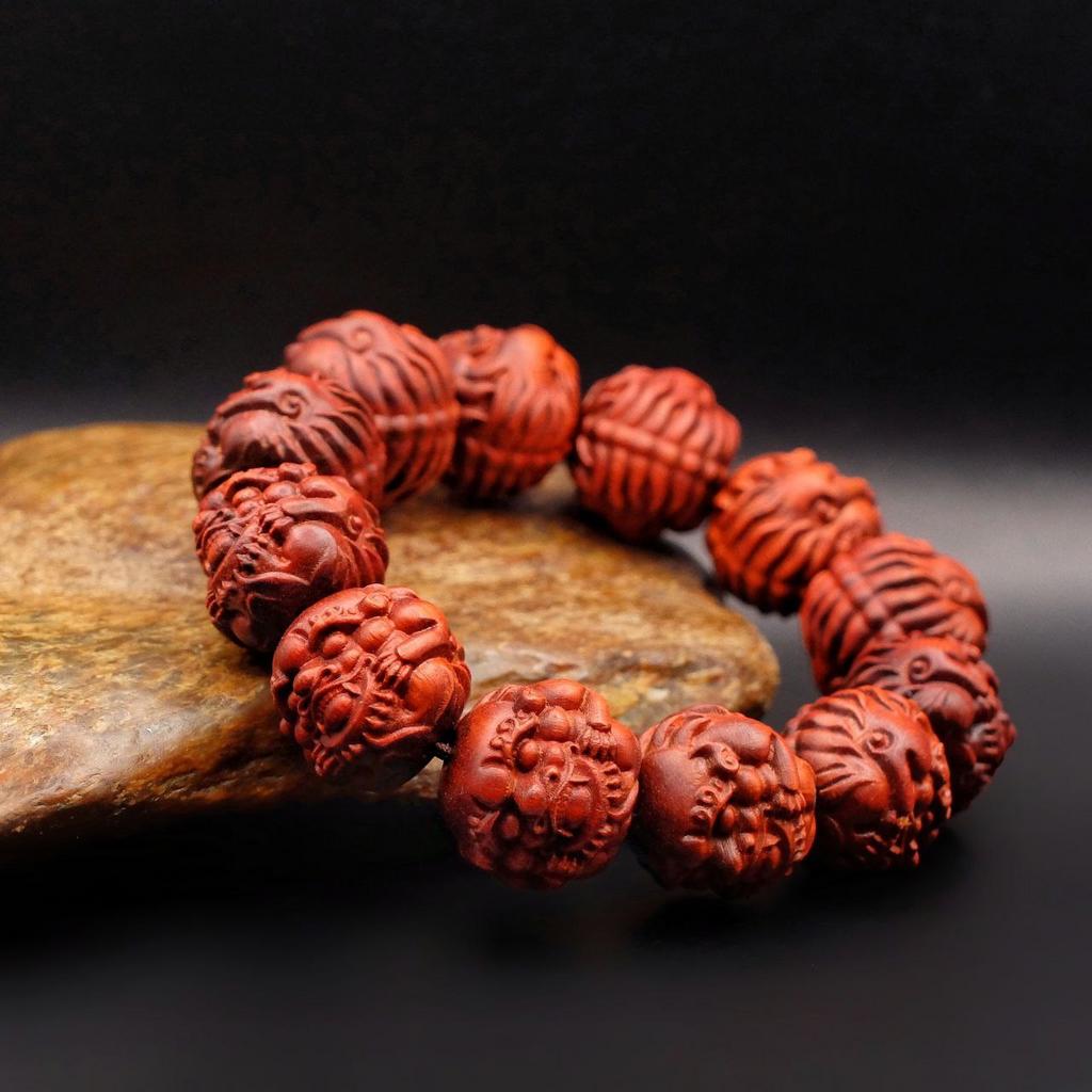 Браслет из красного африканского сандала Небесные Львы