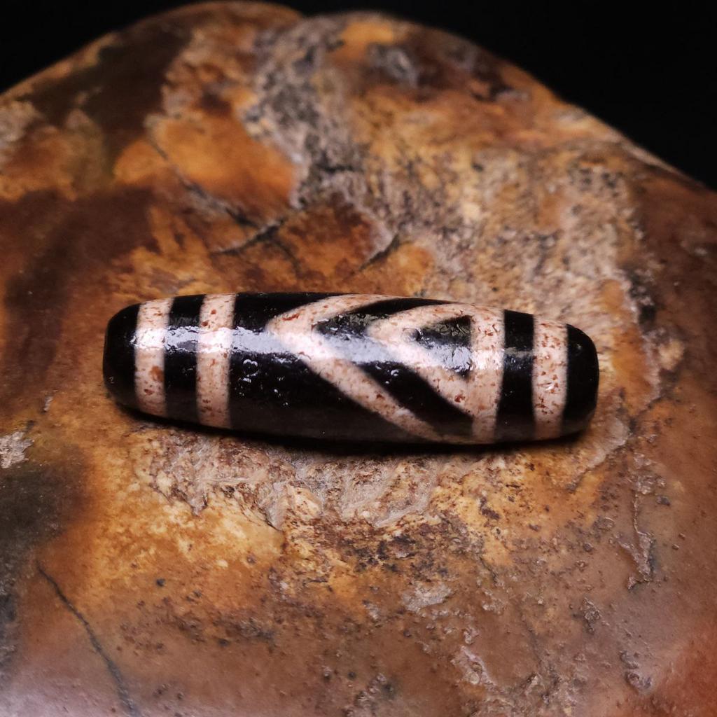 Бусина Дзи 1 глаз и гора N°9