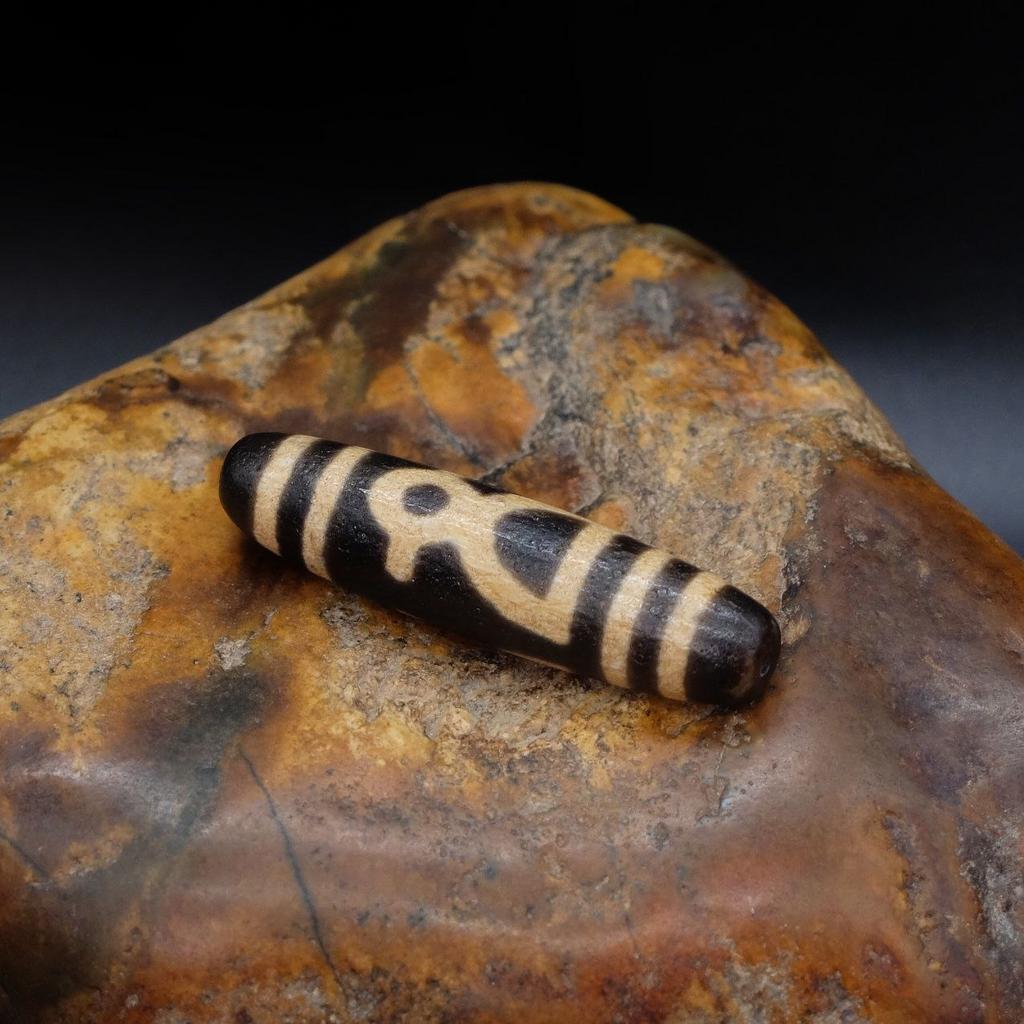 Бусина Дзи Кубера N°12