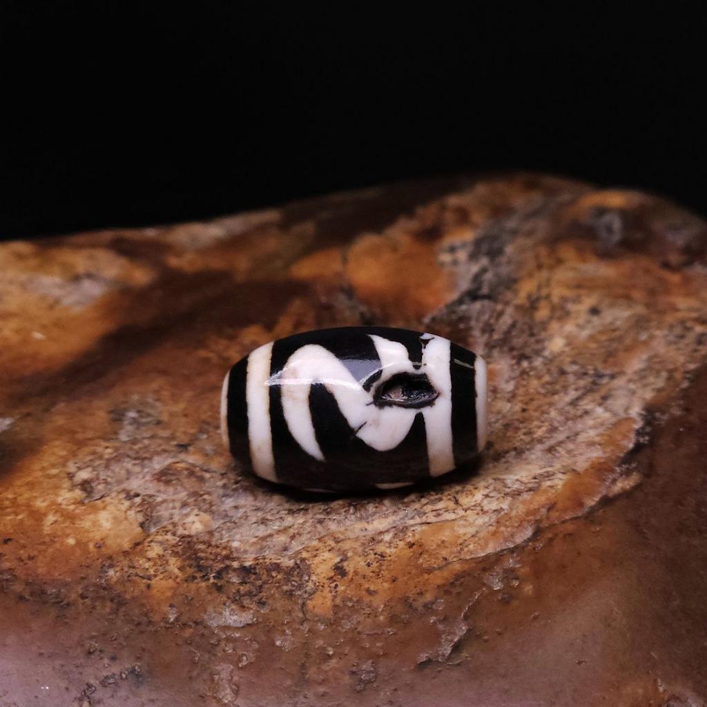 Бусина Дзи Денежный Крючок N°3