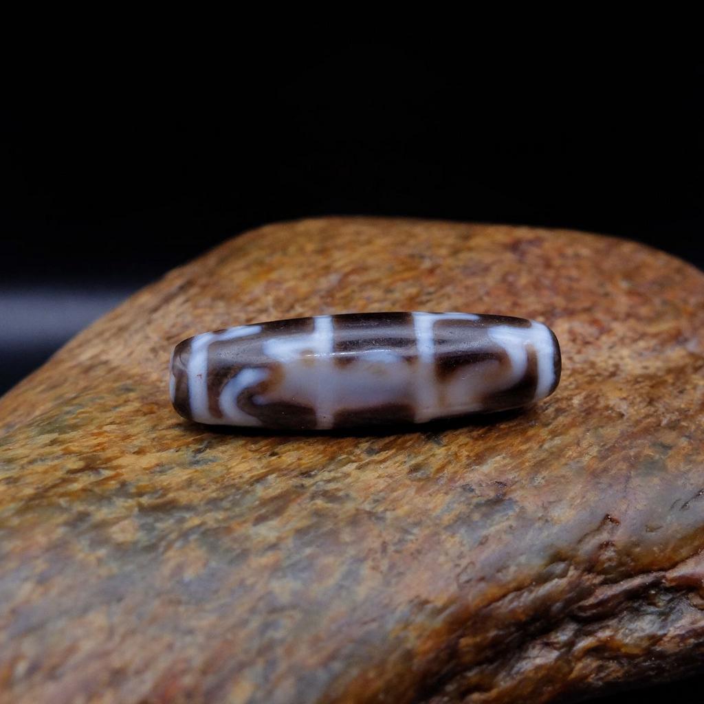 Бусина Дзи 3 глаза и шапка Падмасабхавы N°36