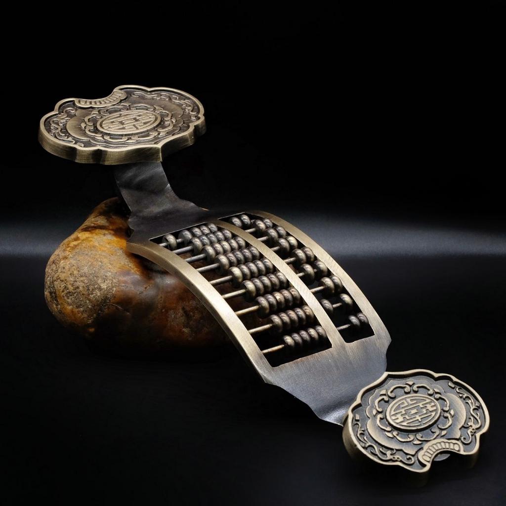 Бронзовые счёты в жезле Руи