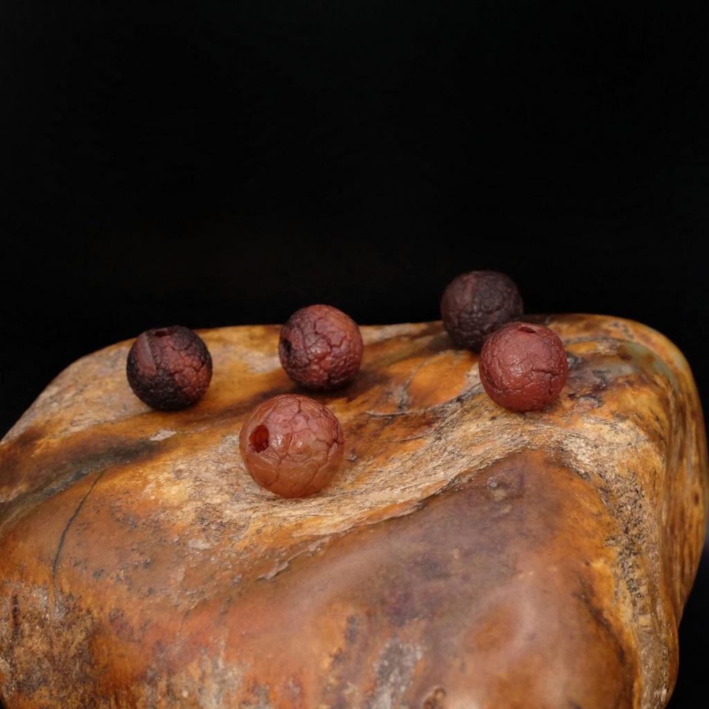 Бусина "Старый агат" с глубоким кракелюром