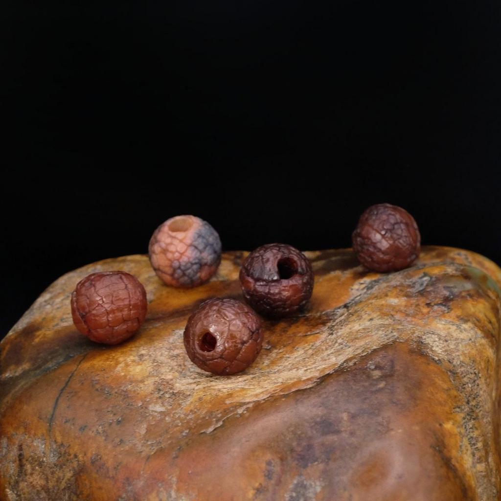 Бусина "Старый агат"  крупная, с глубоким кракелюром