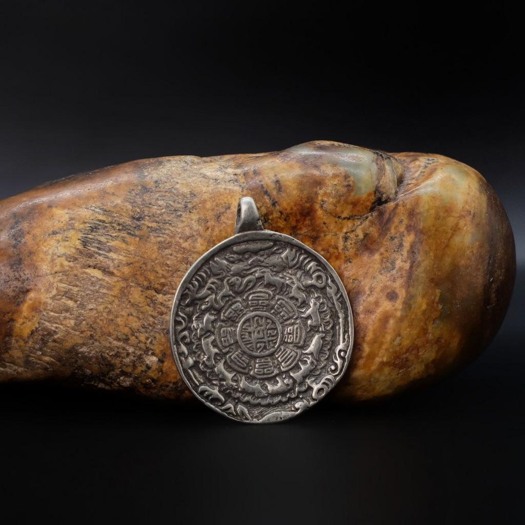 Мелонг из белой бронзы