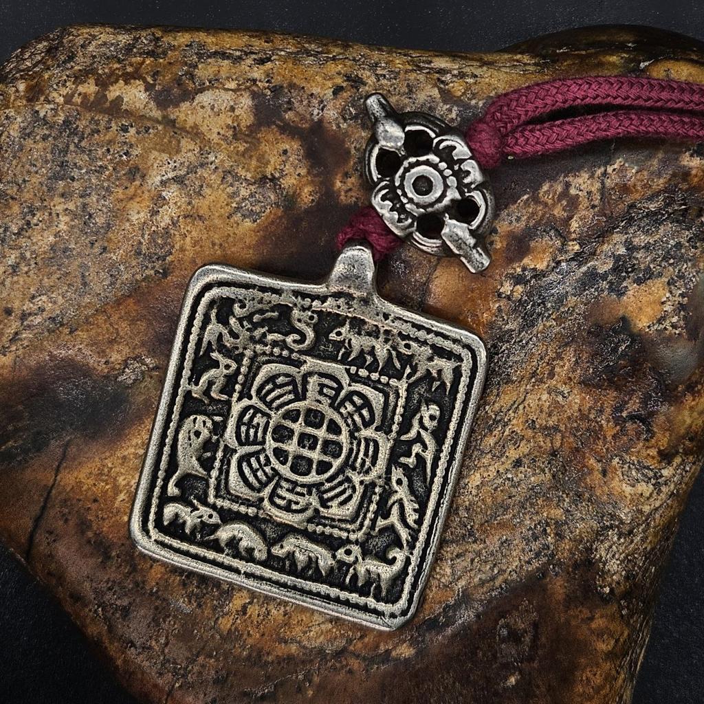 Мелонг квадратной формы с ваджрой