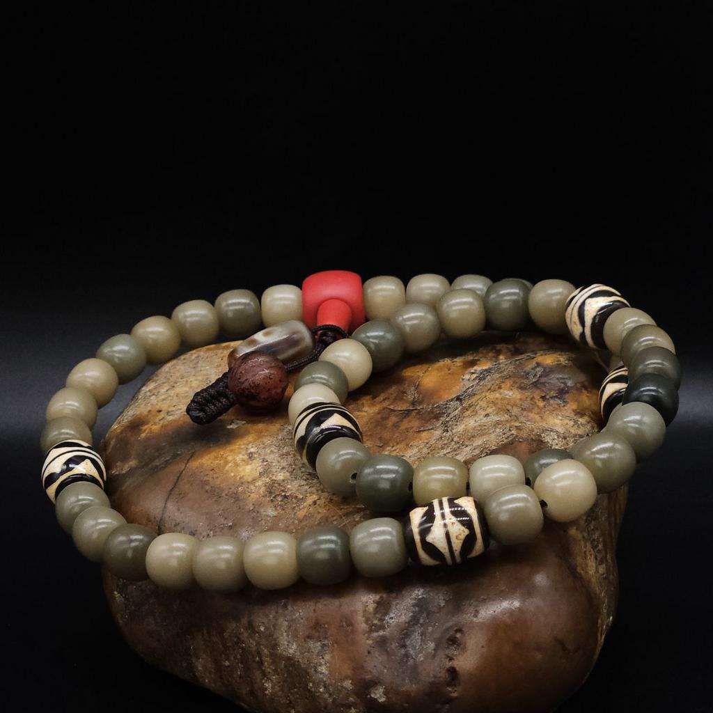 Четки из растительного нефрита с бусинами дзи