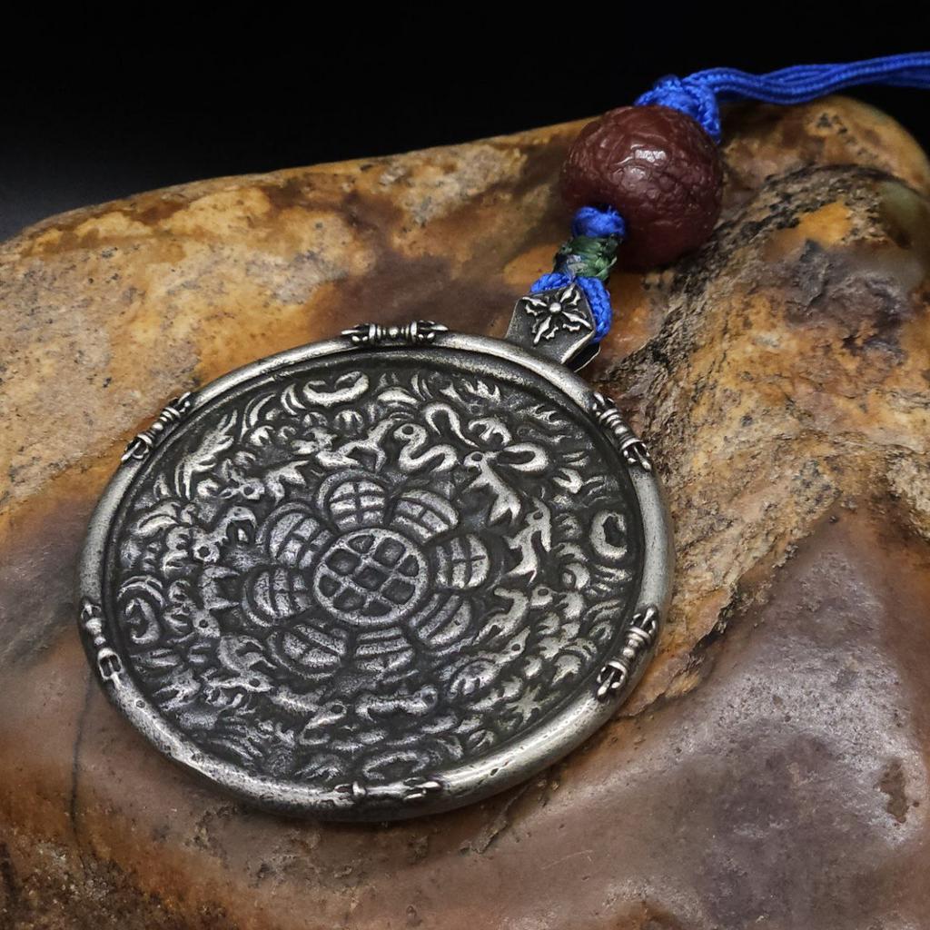 Тибетская подвеска с мелонгом и старым агатом N°2