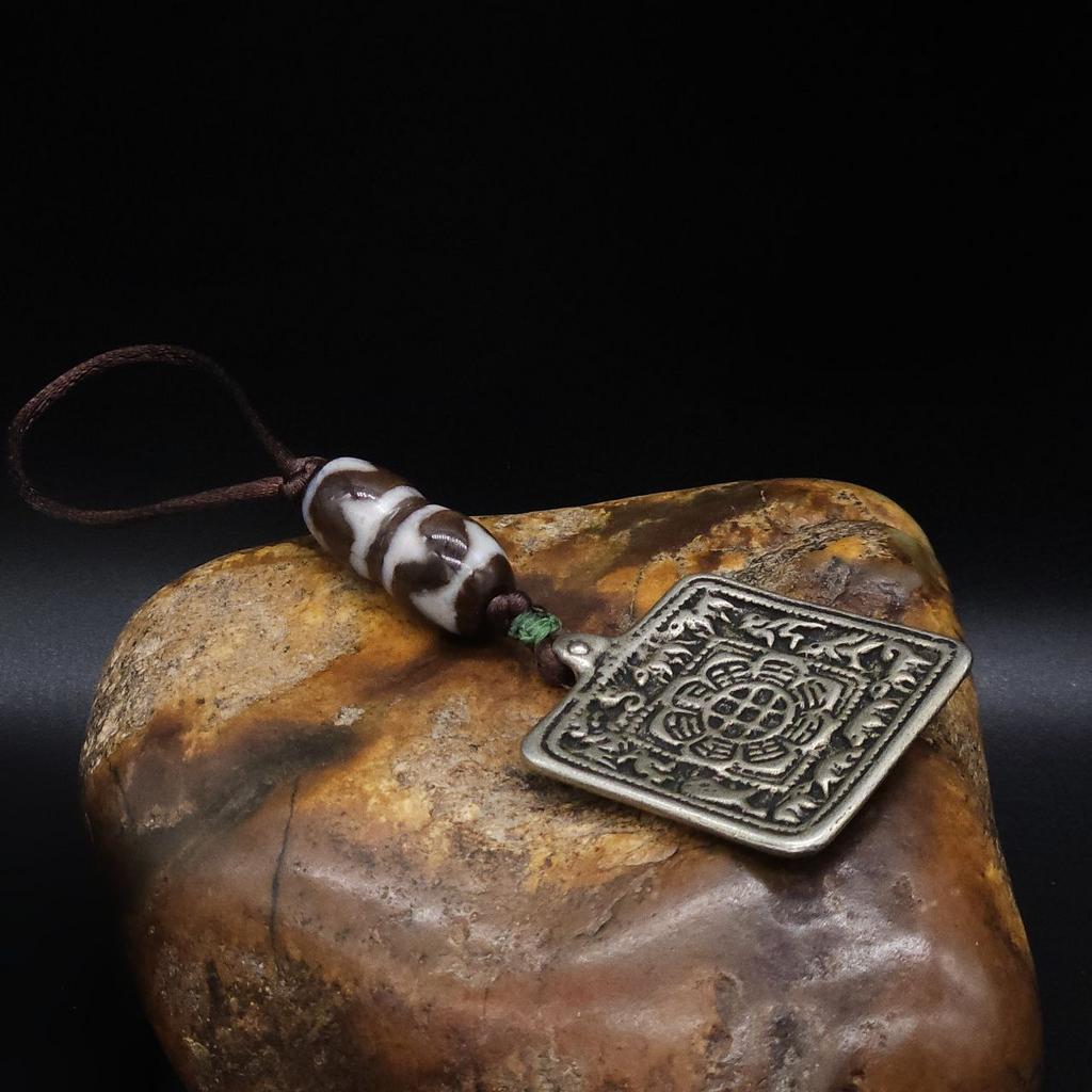 Тибетская подвеска с мелонгом и двойной бусиной дзи зубы тигра N°4