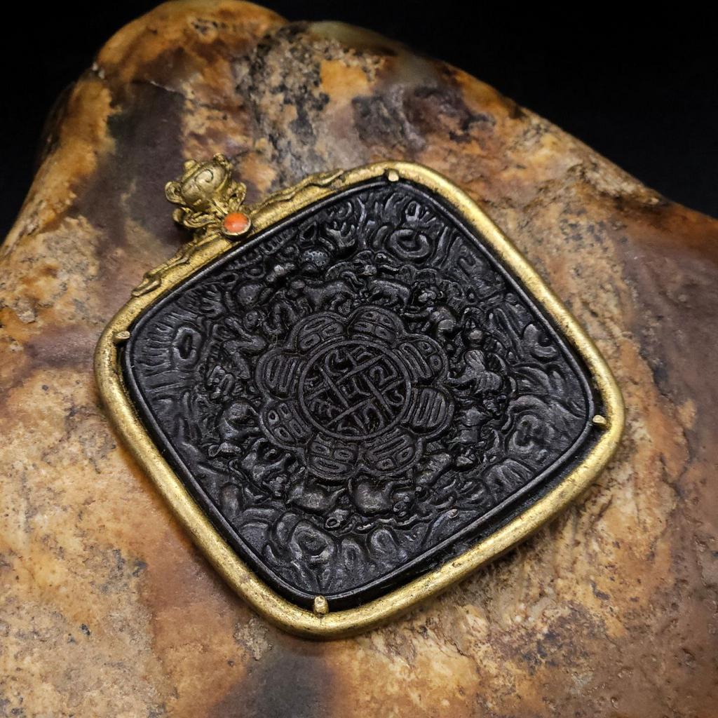 Шаманское зеркало с календарем квадратное