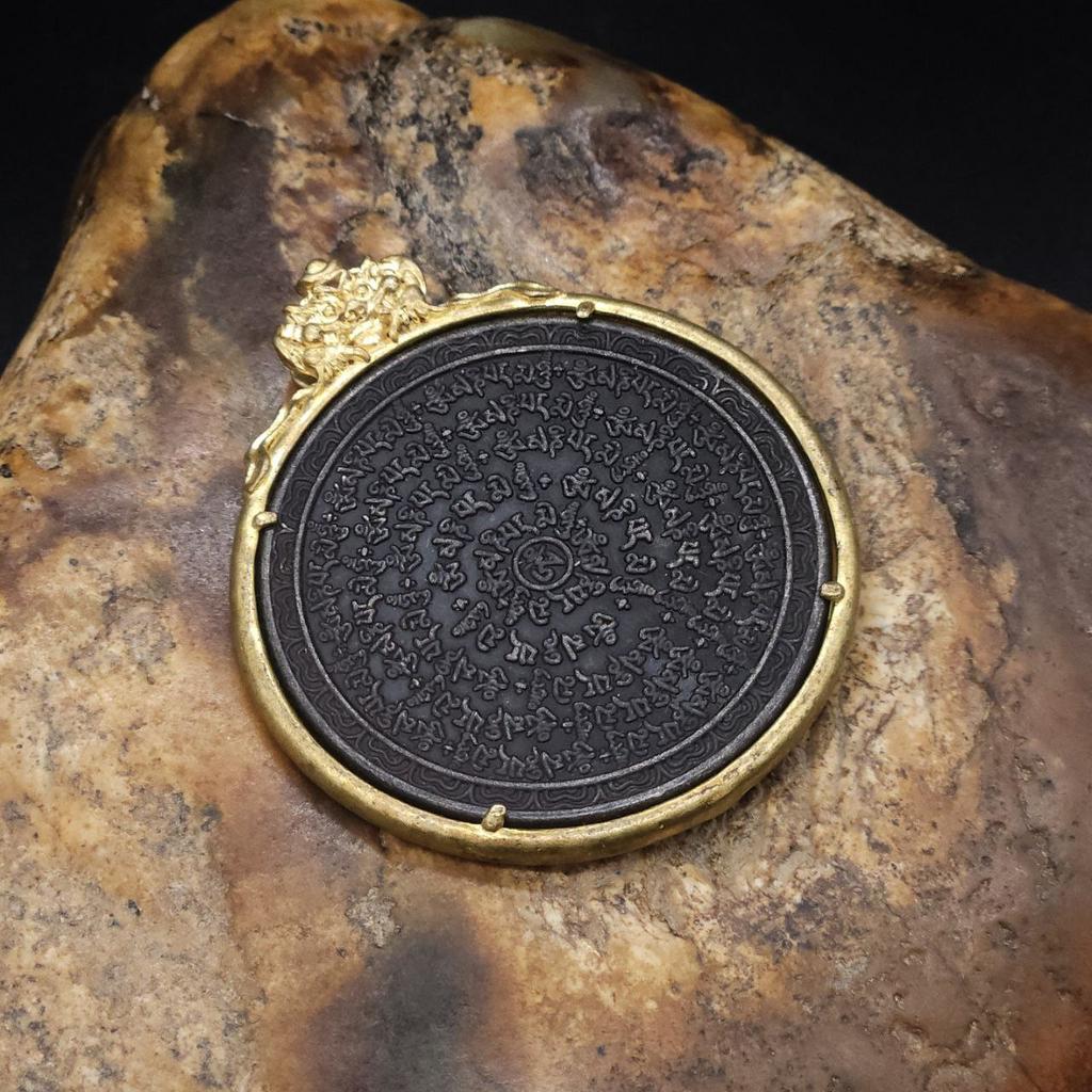 Шаманское зеркало с мантрой и Чеппу