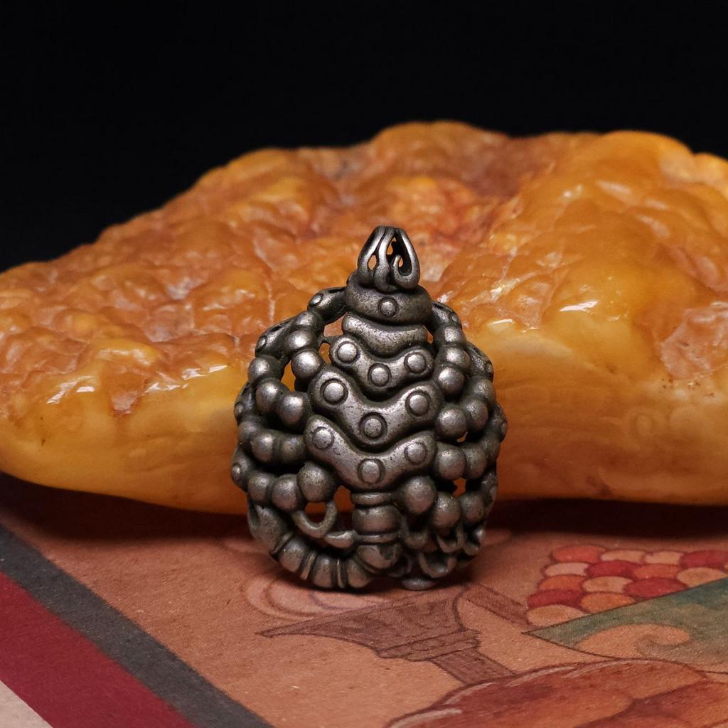 Токча Скорпион из белой бронзы