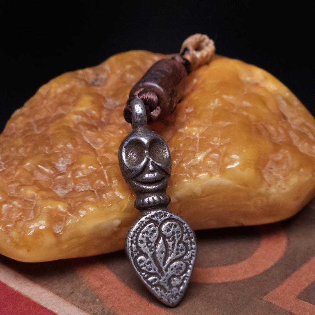 Тибетский амулет с агатом и пхурбой