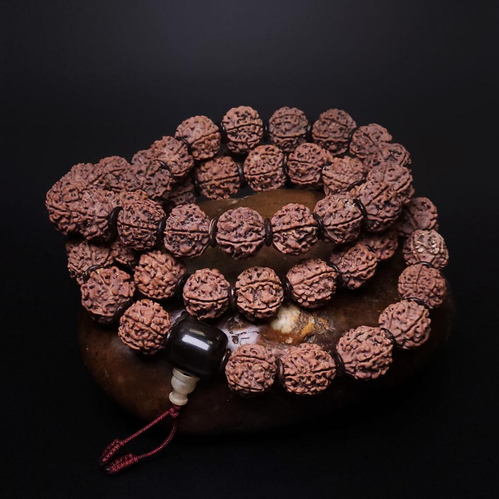 Чётки из шестиликой рудракши с проставками из кокоса