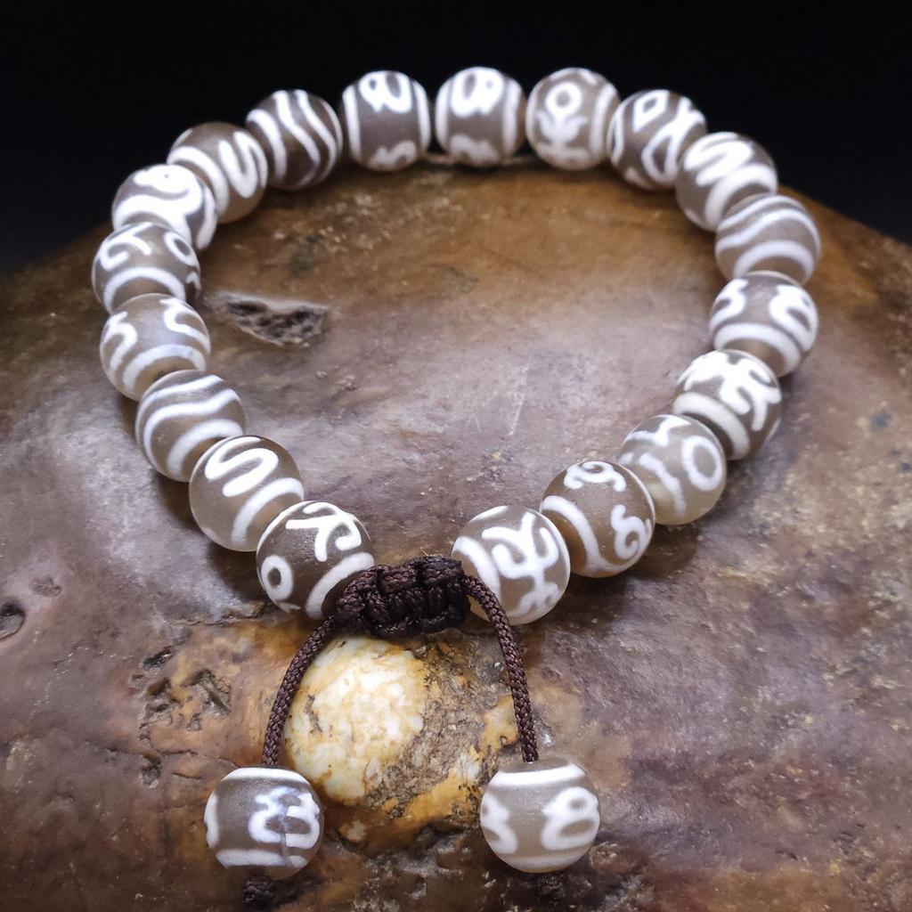 Браслет из светлых бусин дзи 10 мм