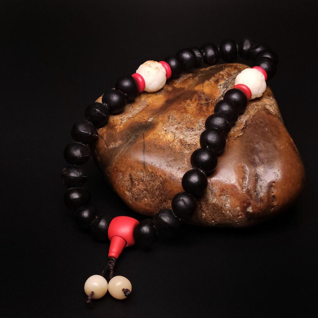 Чётки Кали с небесными львами и киноварью