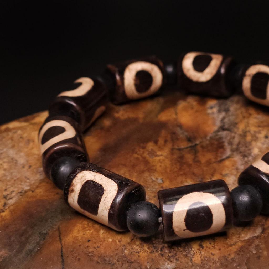 Браслет на резинке из бусин дзи Земля - Небо