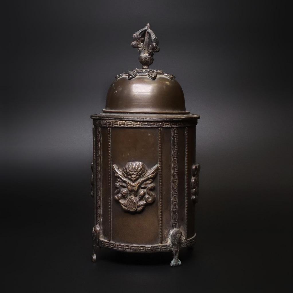 Низэ - медная дарохранительница