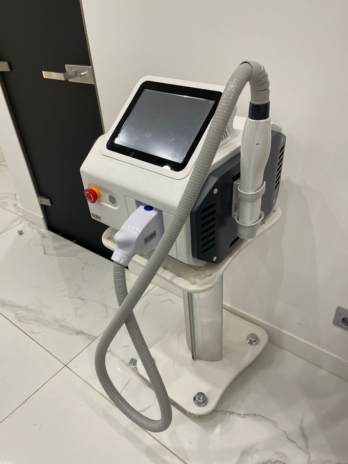 Лазер для карбонового пилинга и удаления татуажа Zita