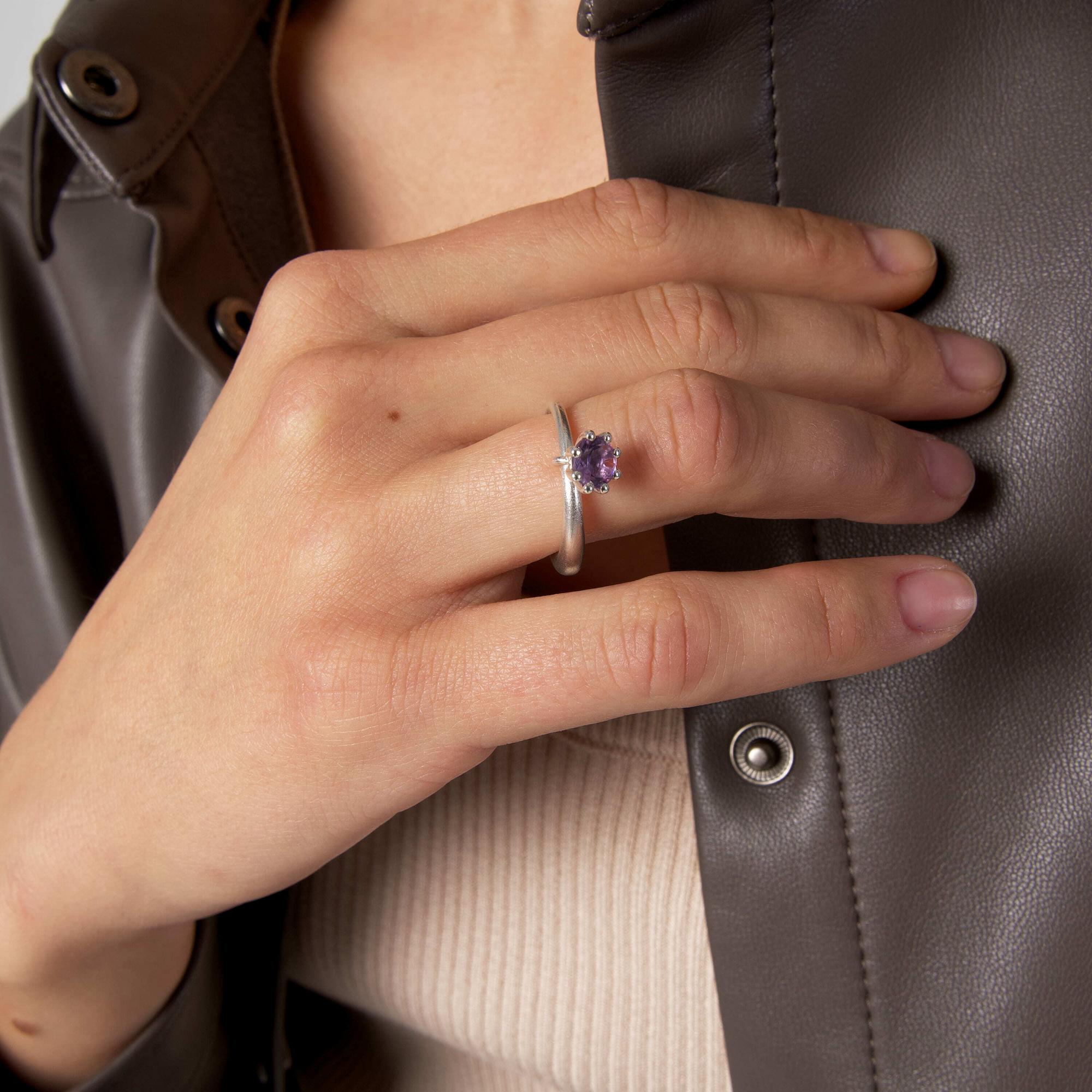MA Кольцо с фиолетовым аметистом