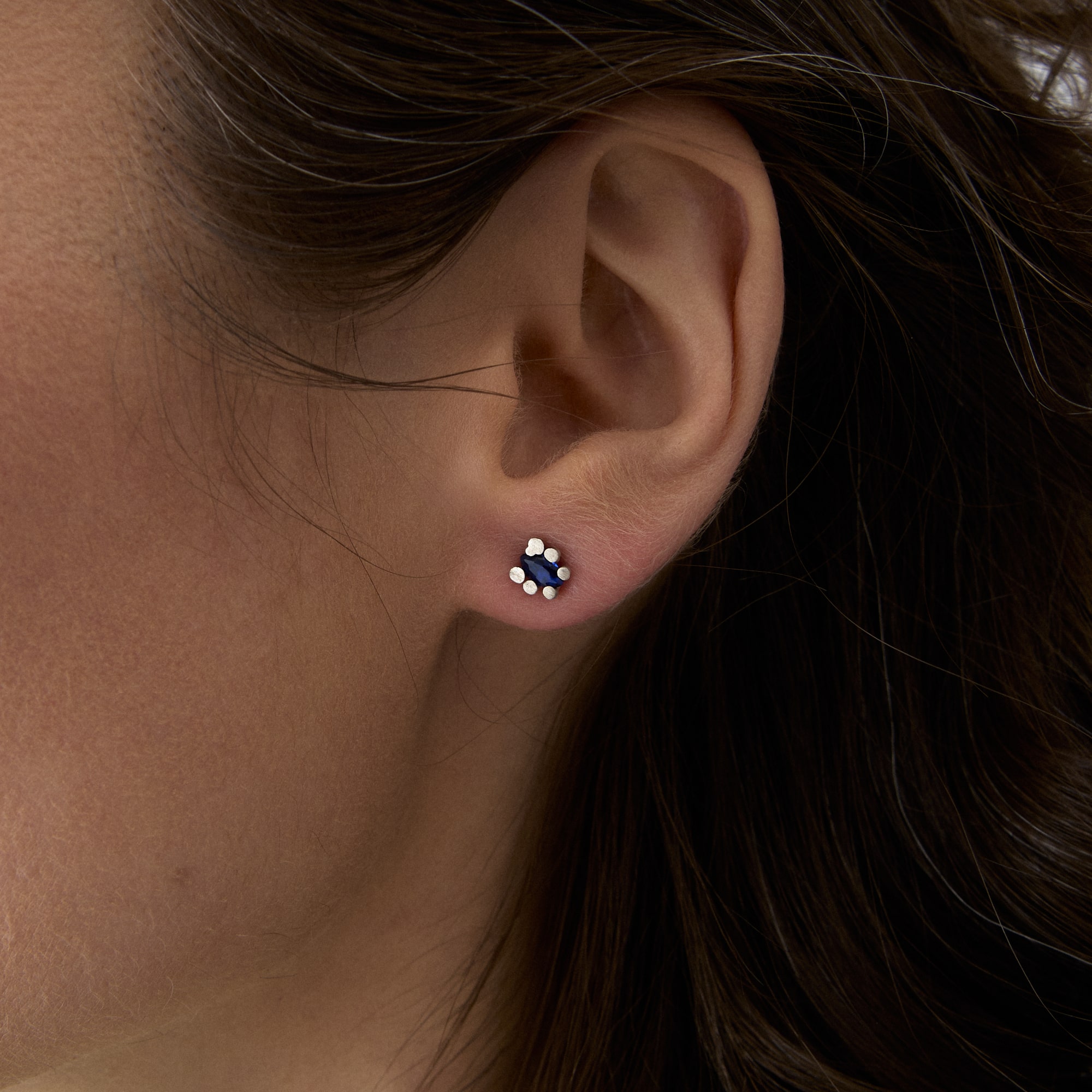 Burcu Büyükünal Крупные серьги Glimpse Eyes с синим кристаллом