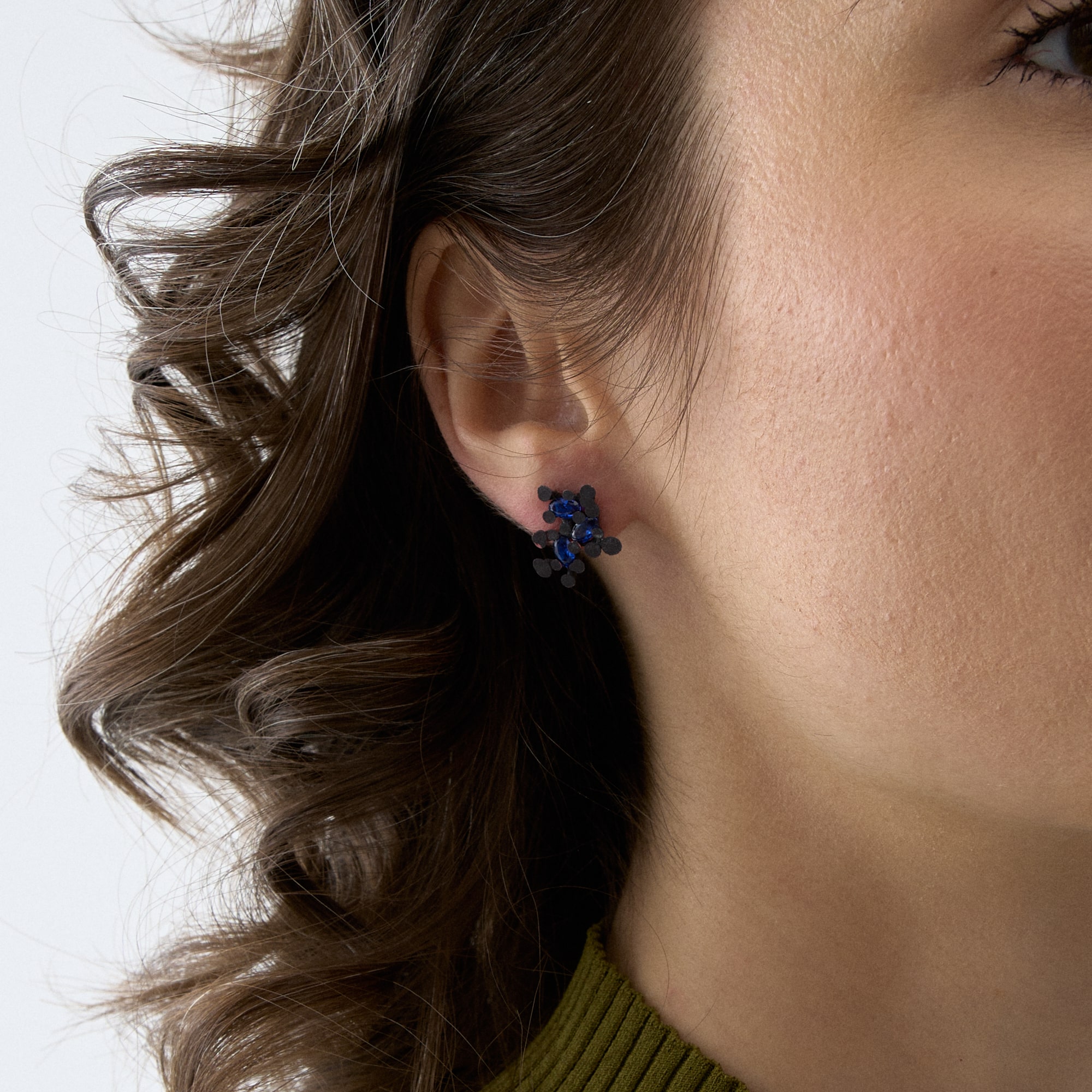 Burcu Büyükünal Серьги Glimpse Solitares c 3 синими кристаллами