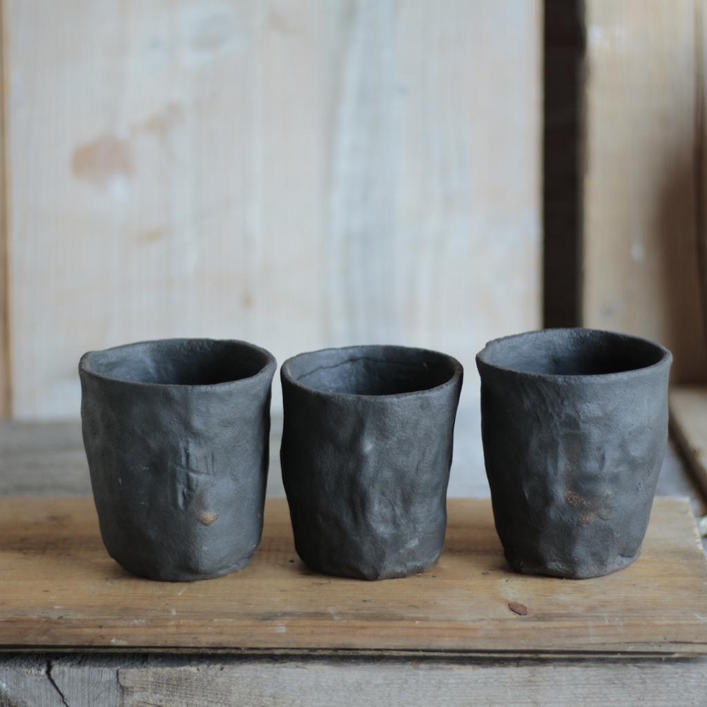 Чашка из черного шамота