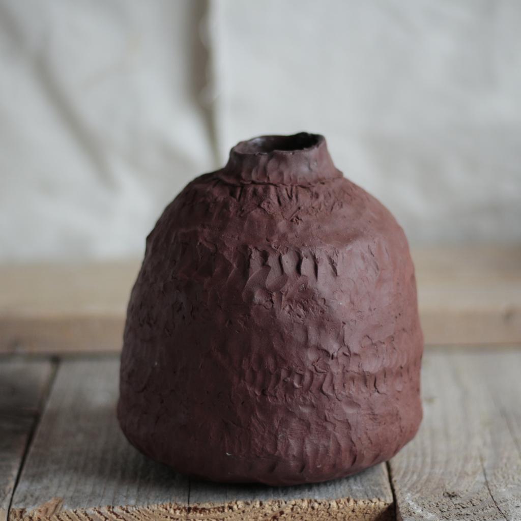 Ваза из красной глины