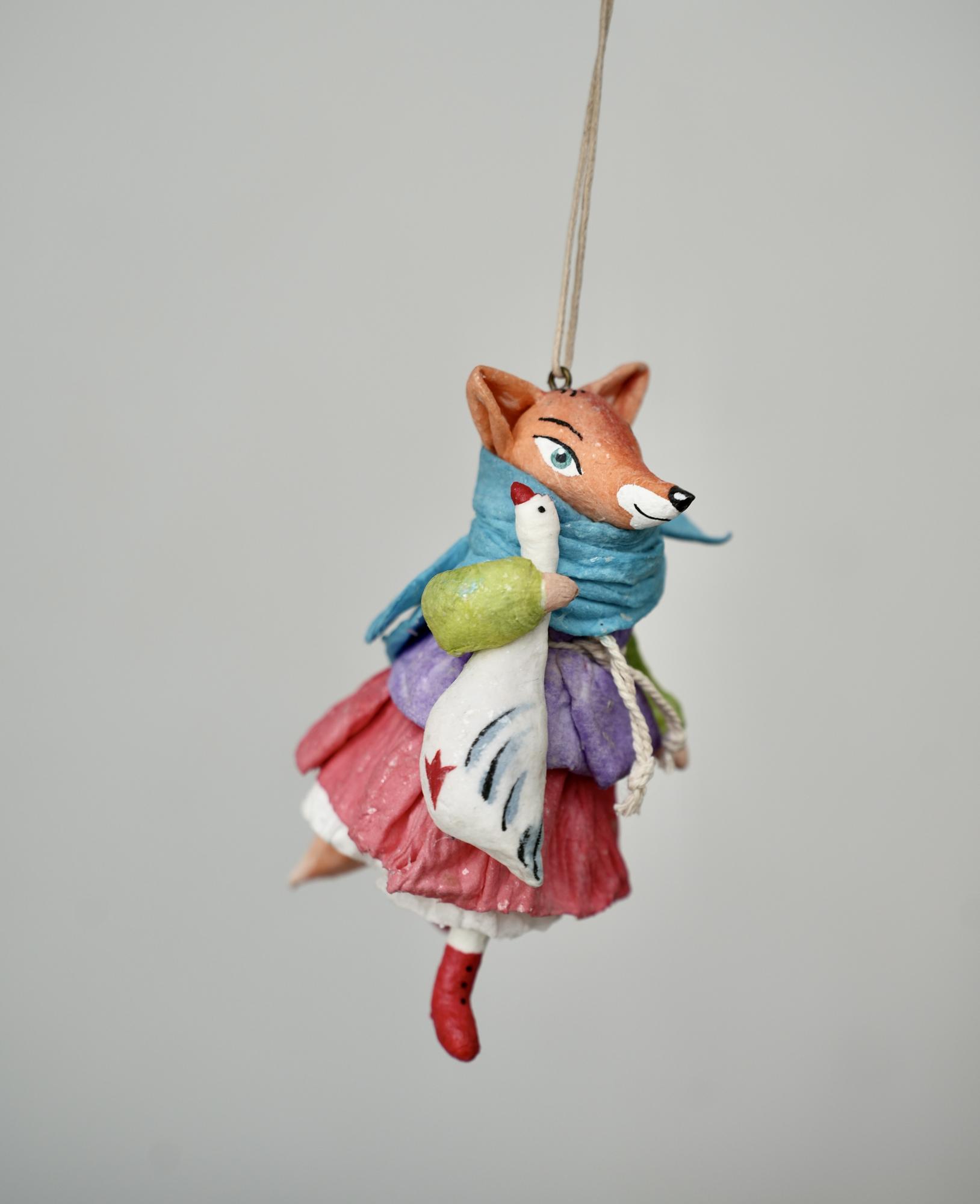 Лиса с гусем идут в гости