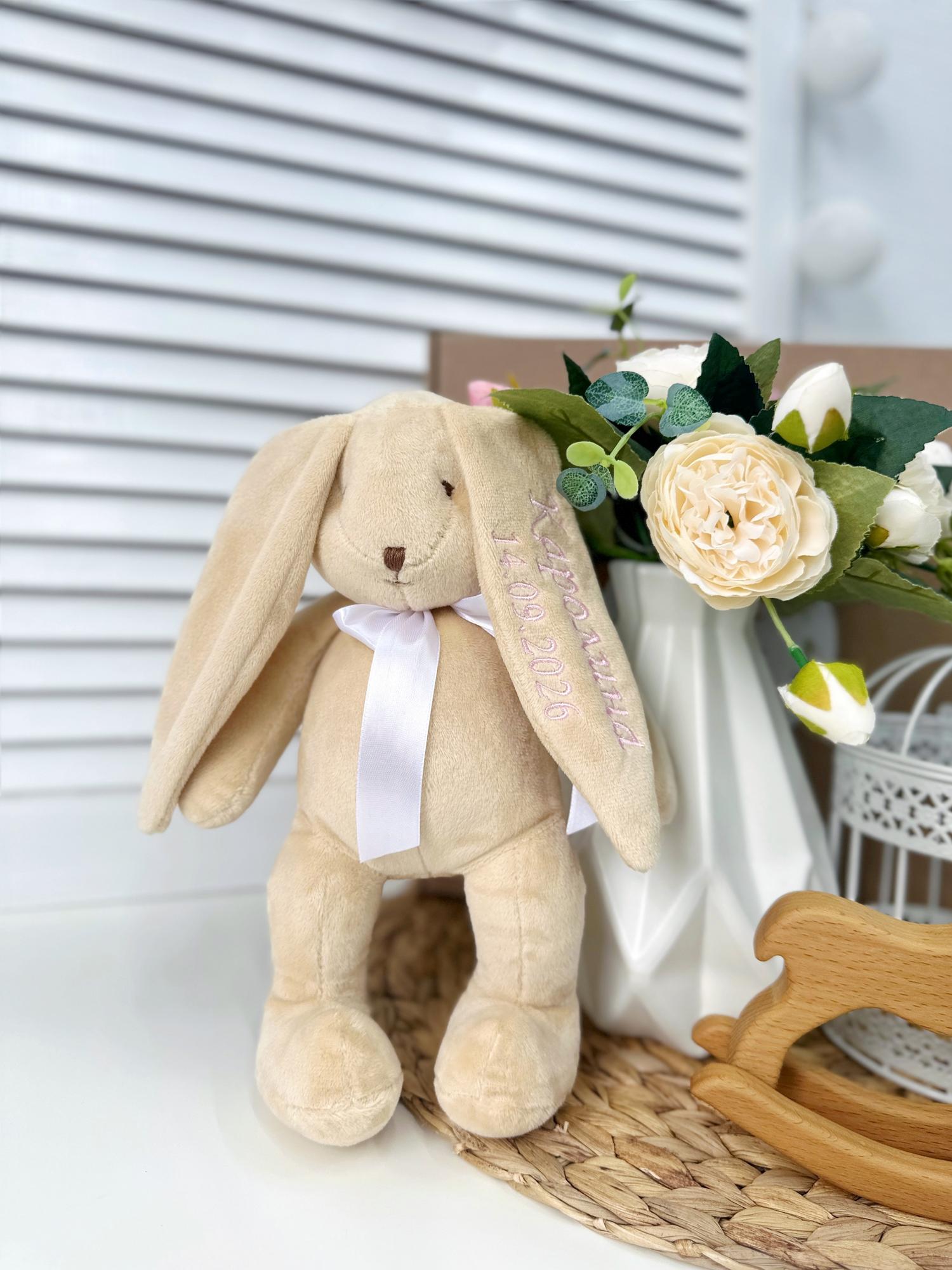 Вышивка на мягкой игрушке имени и даты рождения "Кролик"