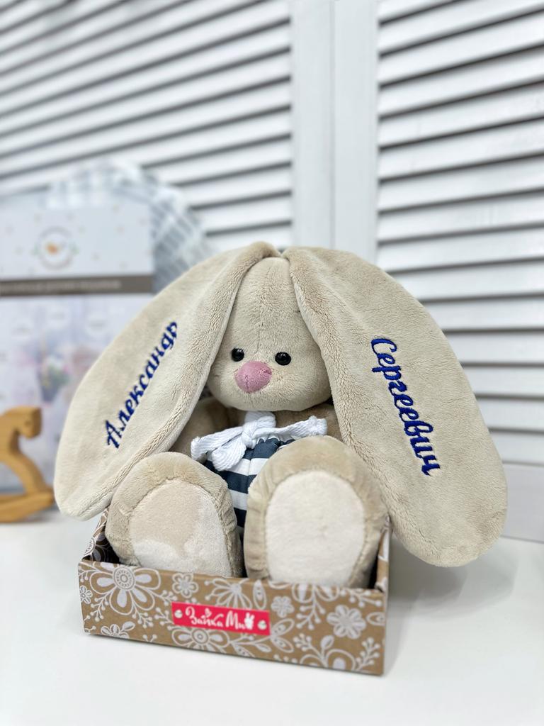 Мягкая именная игрушка с вышивкой имени и метрикой ребенка "Зайка Ми в шортиках"