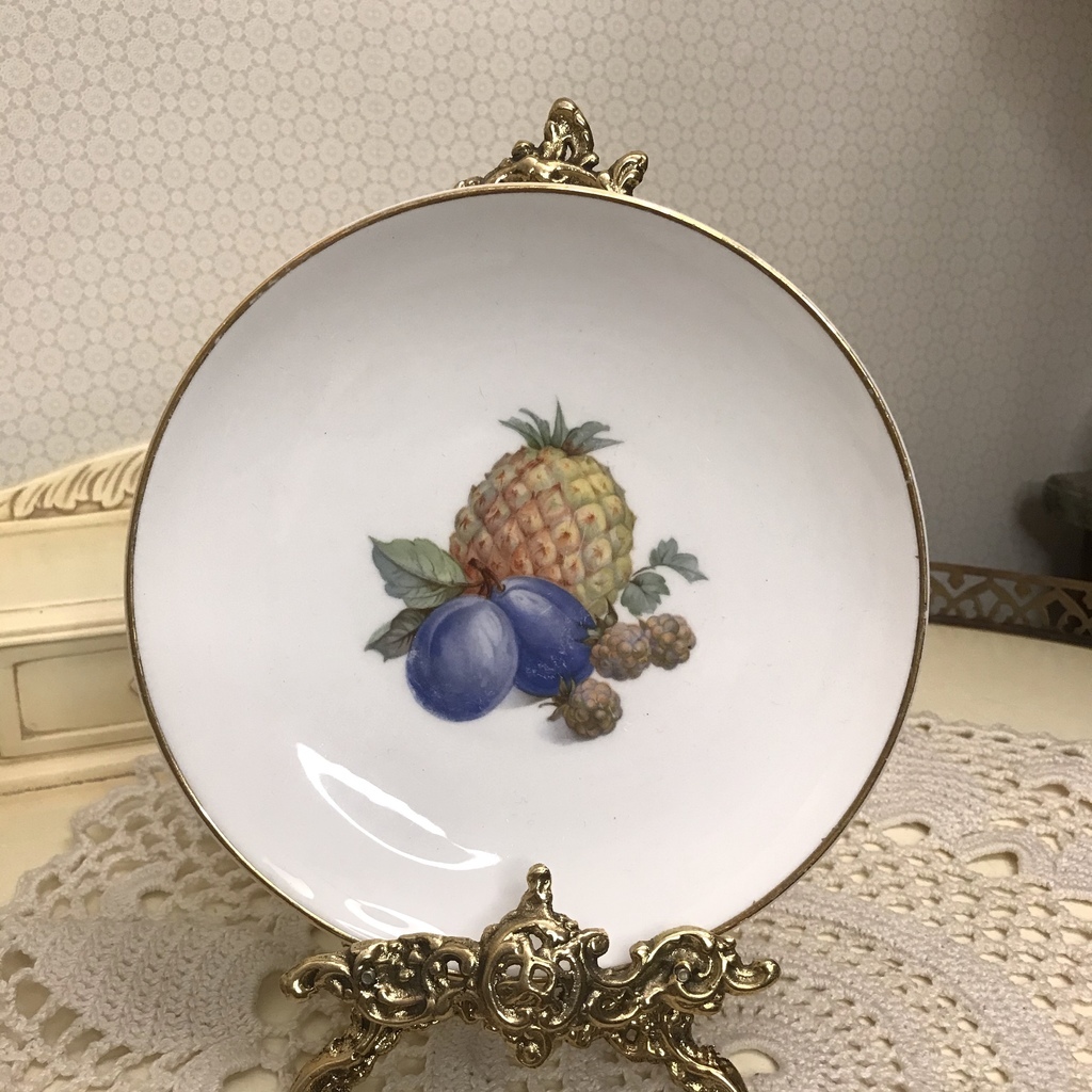 Тарелка "Ананас и сливы" Д17см