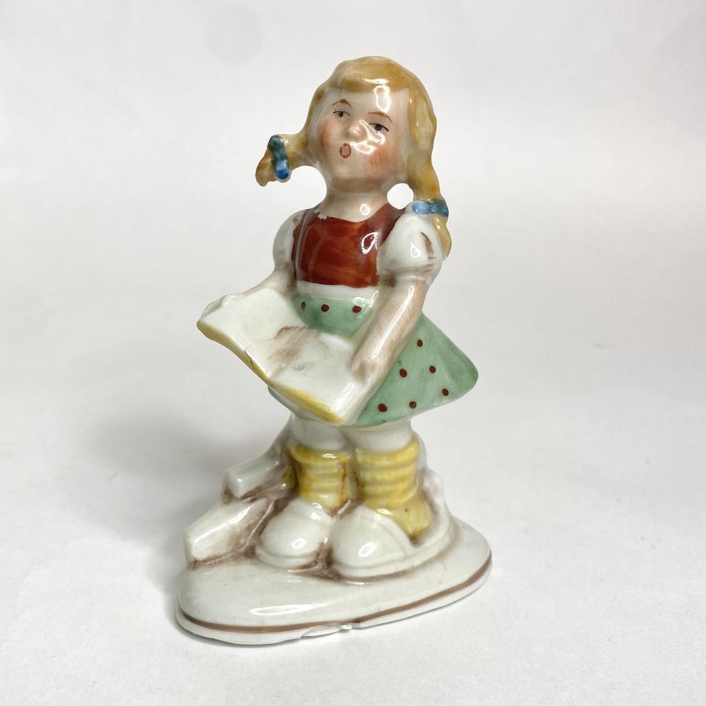 Фигурка «Девочка с книжкой» 10 см Германия Арт 959