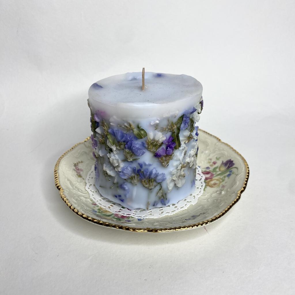 Ботаническая свеча на блюдце