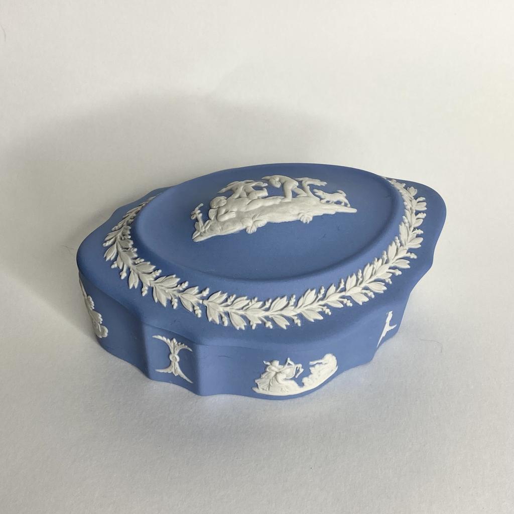 ✨✨Винтажная шкатулка Wedgwood “Отдыхающий купидон» Арт 2720