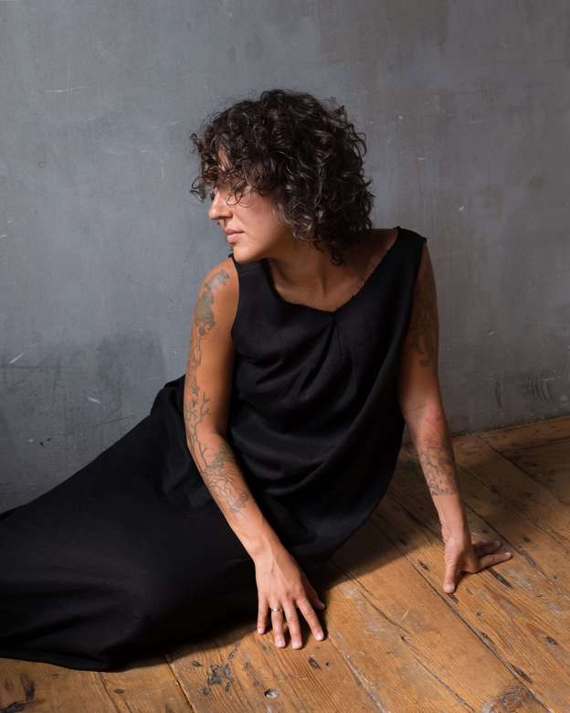 Базовое платье со складкой, черное