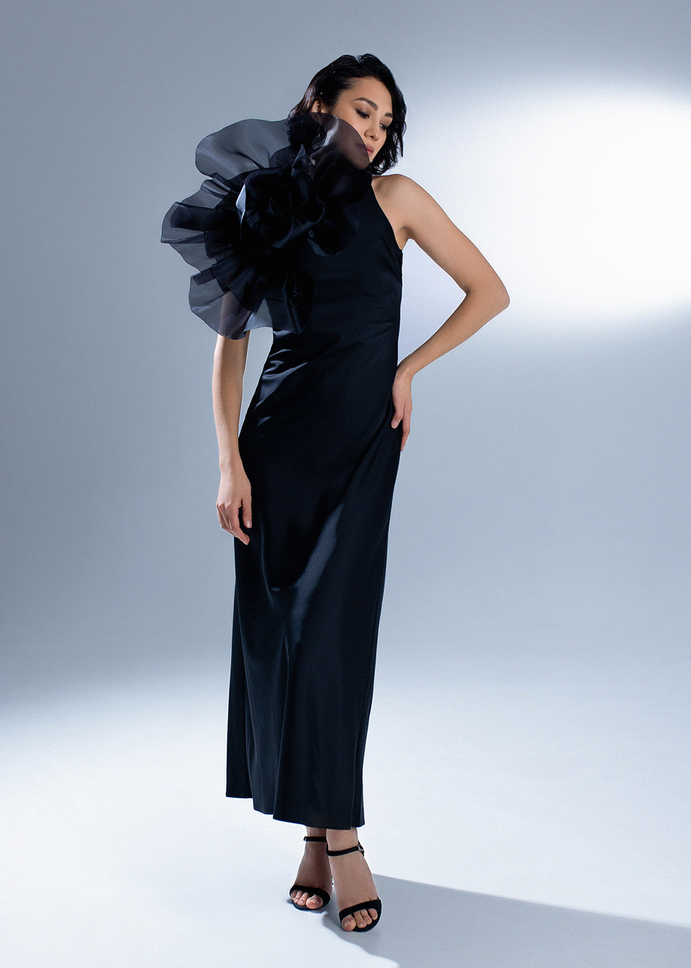 Brooch-transformer of organza, black