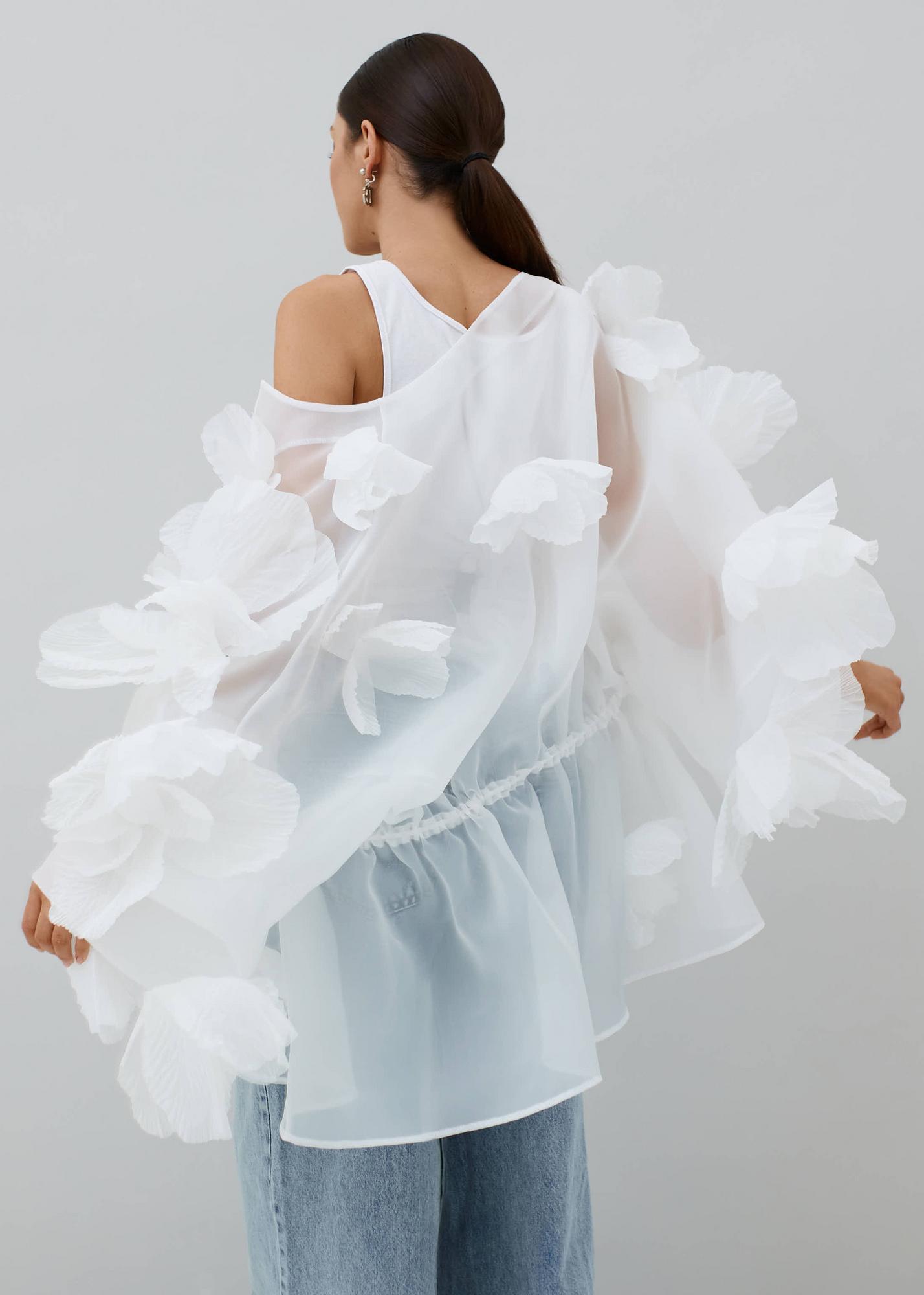 Blouse with peonies milky