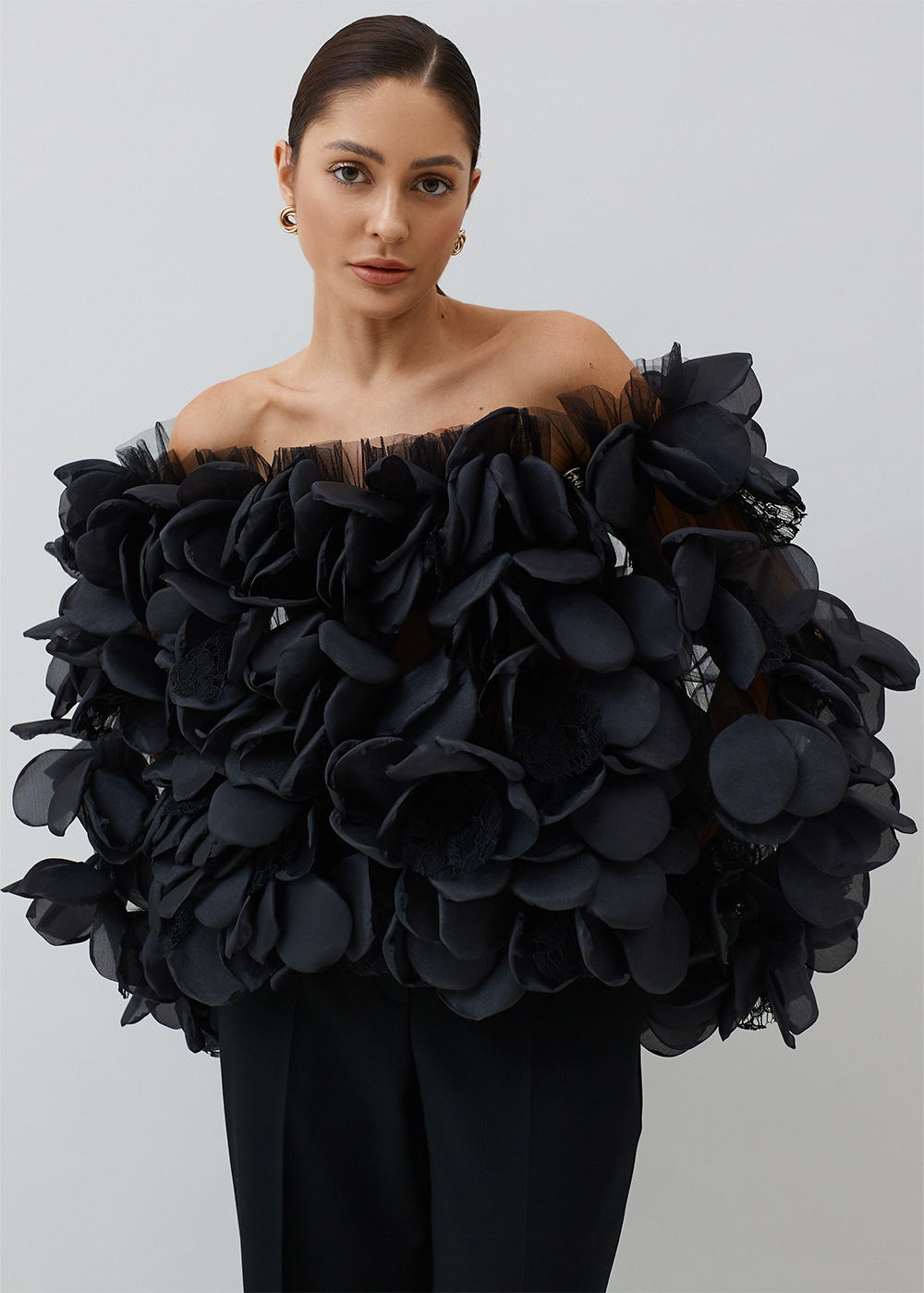 Blouse with petals black