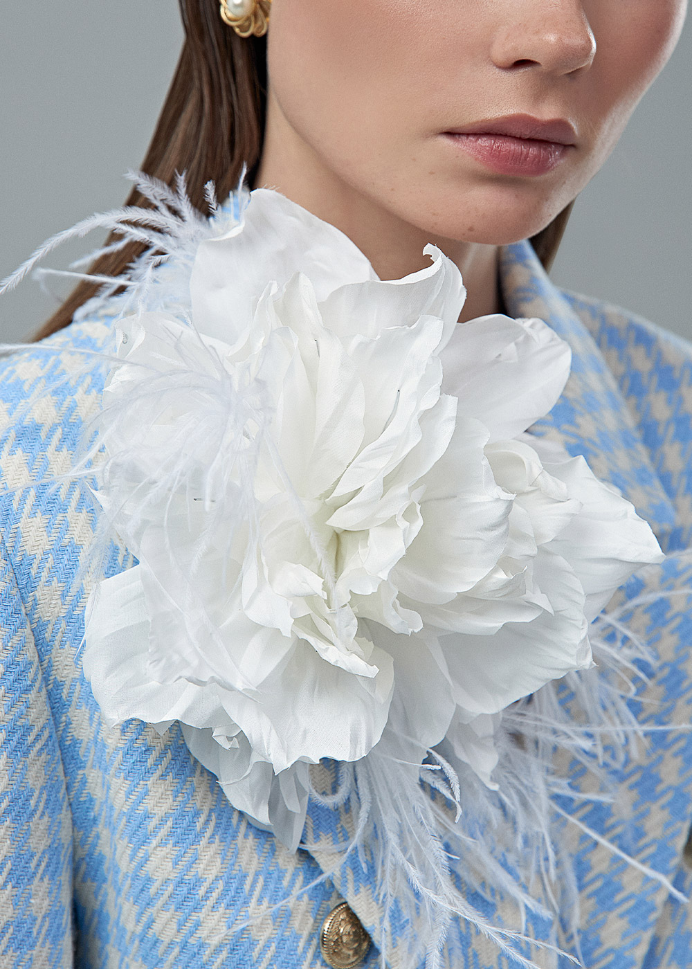 Peony with feathers 20cm, milky
