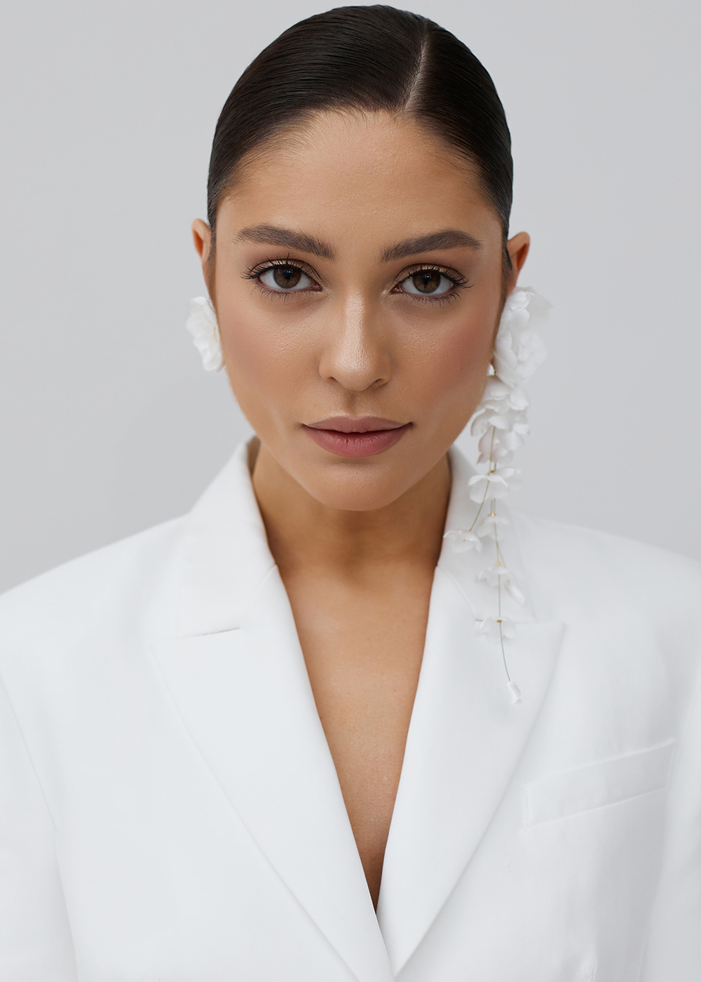 Earrings-bunch pair, milky