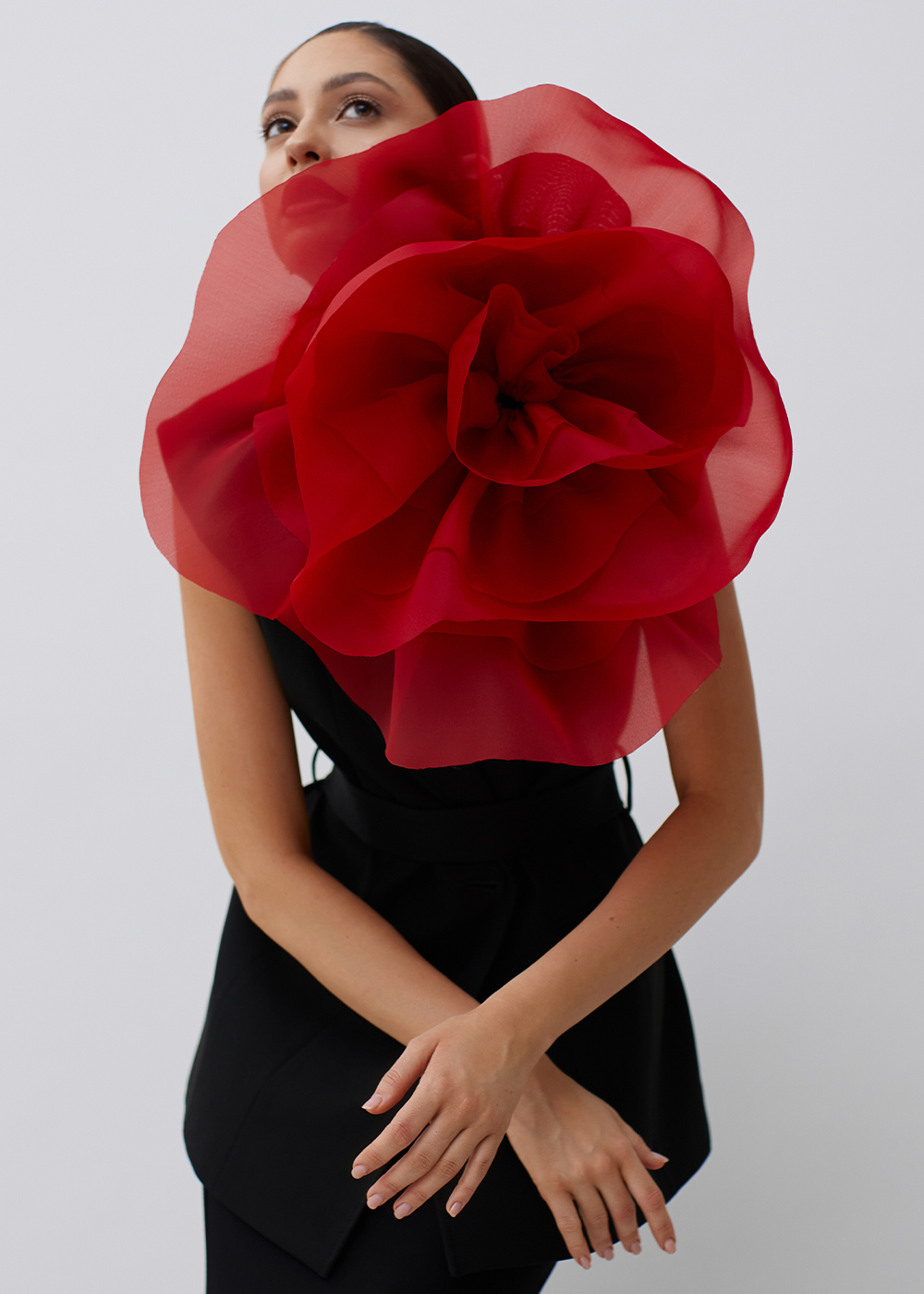 Brooch-transformer of red organza