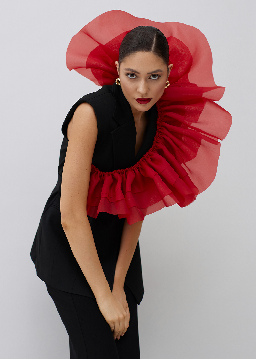 Brooch-transformer of red organza