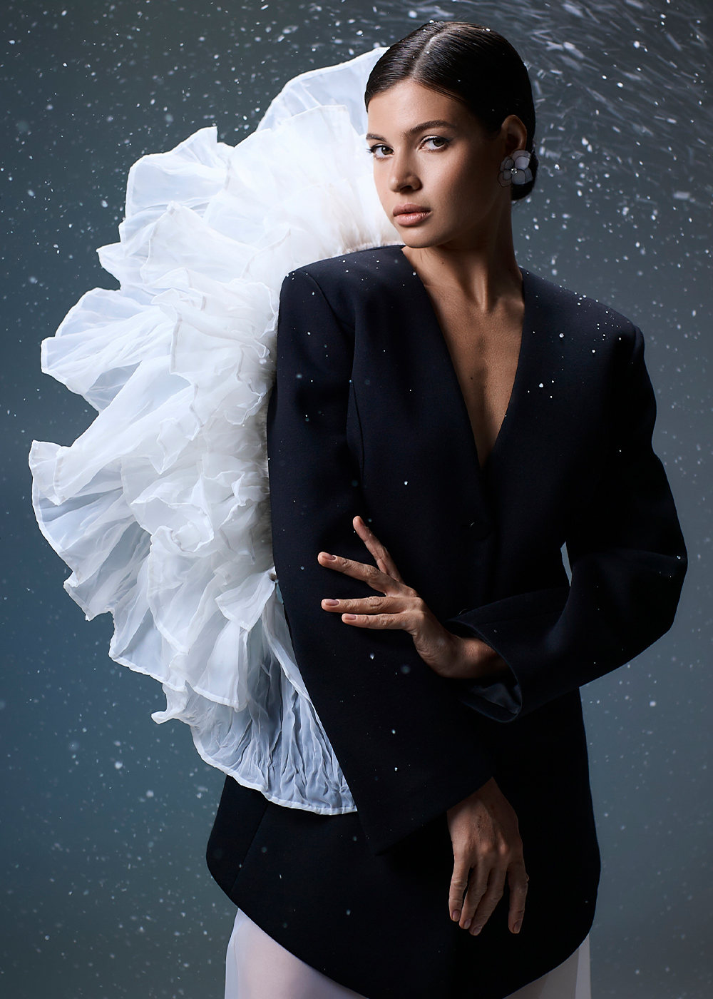 Brooch-transformer Medusa of organza, milky