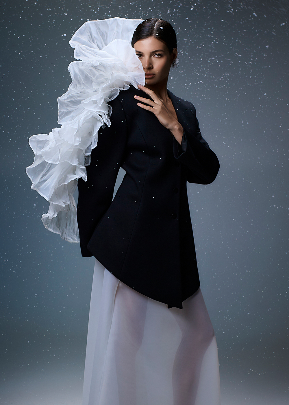 Brooch-transformer Medusa of organza, milky