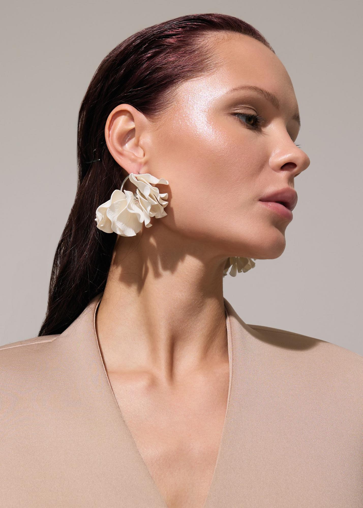 Earrings Polfera pair, milky