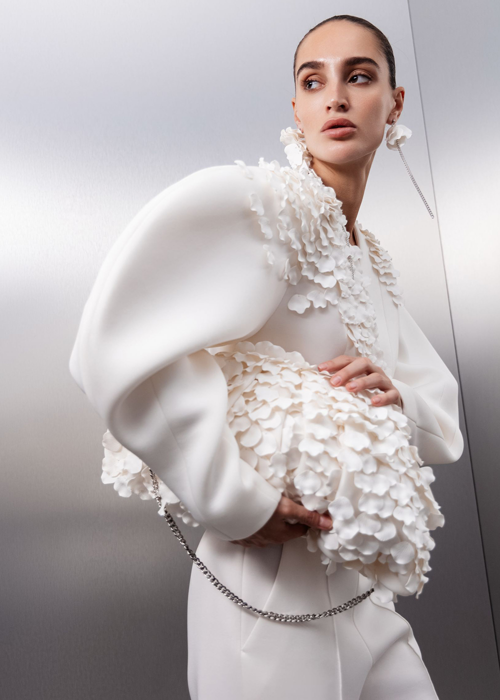 Clutch with petals of Polfera, milky