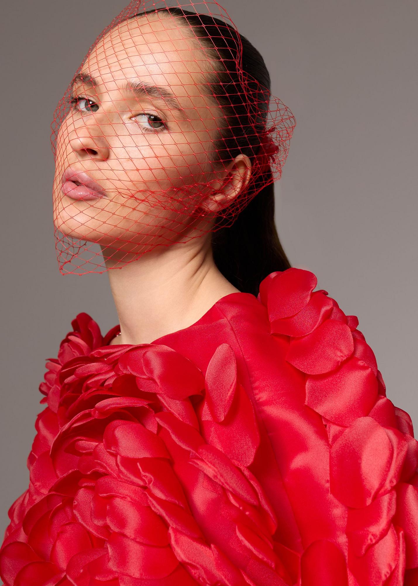 Veil, red