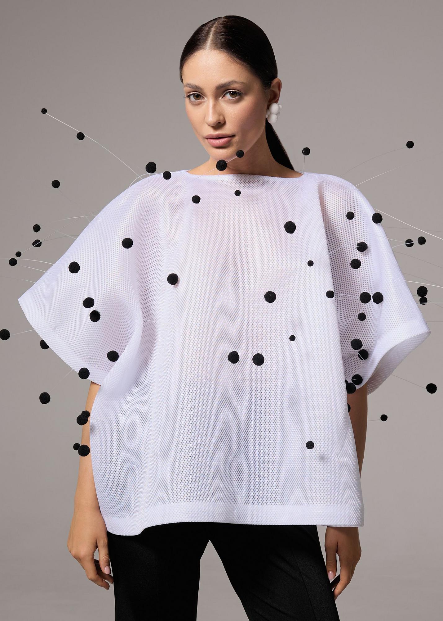Top of voluminous neoprene with decoration