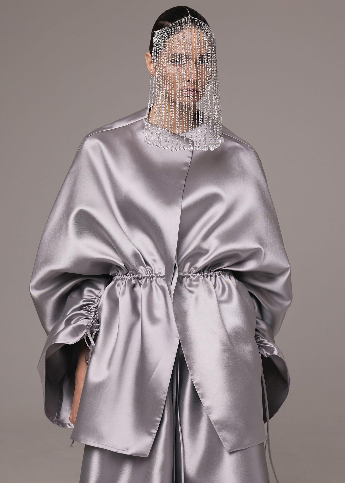 Blouse of taffeta, silver